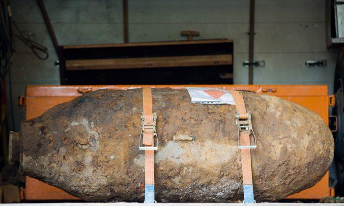 Germans Must Leave Home Xmas Morning as WWII Bomb Is Defused