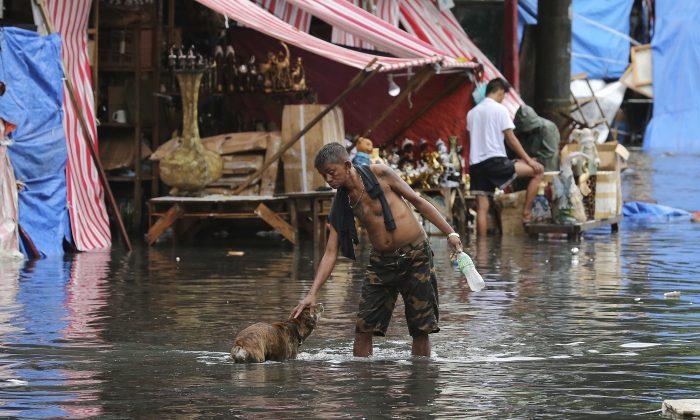 Typhoon Kills 6, Spoils Christmas Festivities in Philippines