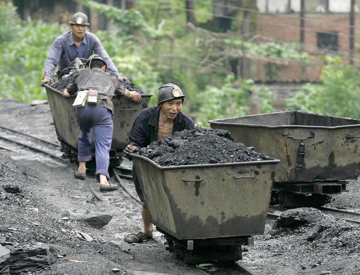 Chinese Bond Defaults Could Accelerate in 2017