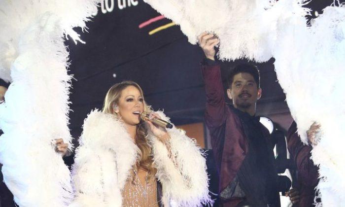 Mariah Carey Bungles Her New Year’s Eve Show, Stops Singing