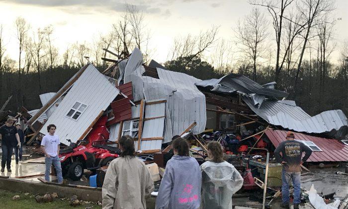 Storms Kill 4, Damage Buildings Across Southern States