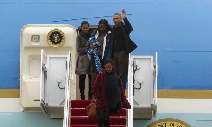 Obama Arrives Back in Washington After Last Vacation