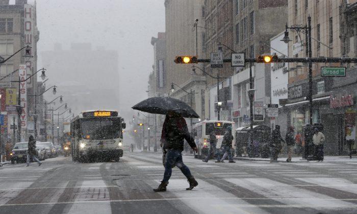 Snow Pounds Parts of East Coast, Spares Several Big Cities
