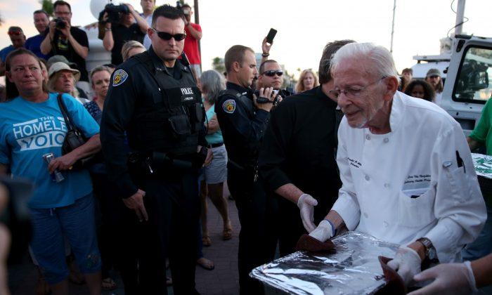 7 People Arrested While Feeding Homeless in Tampa