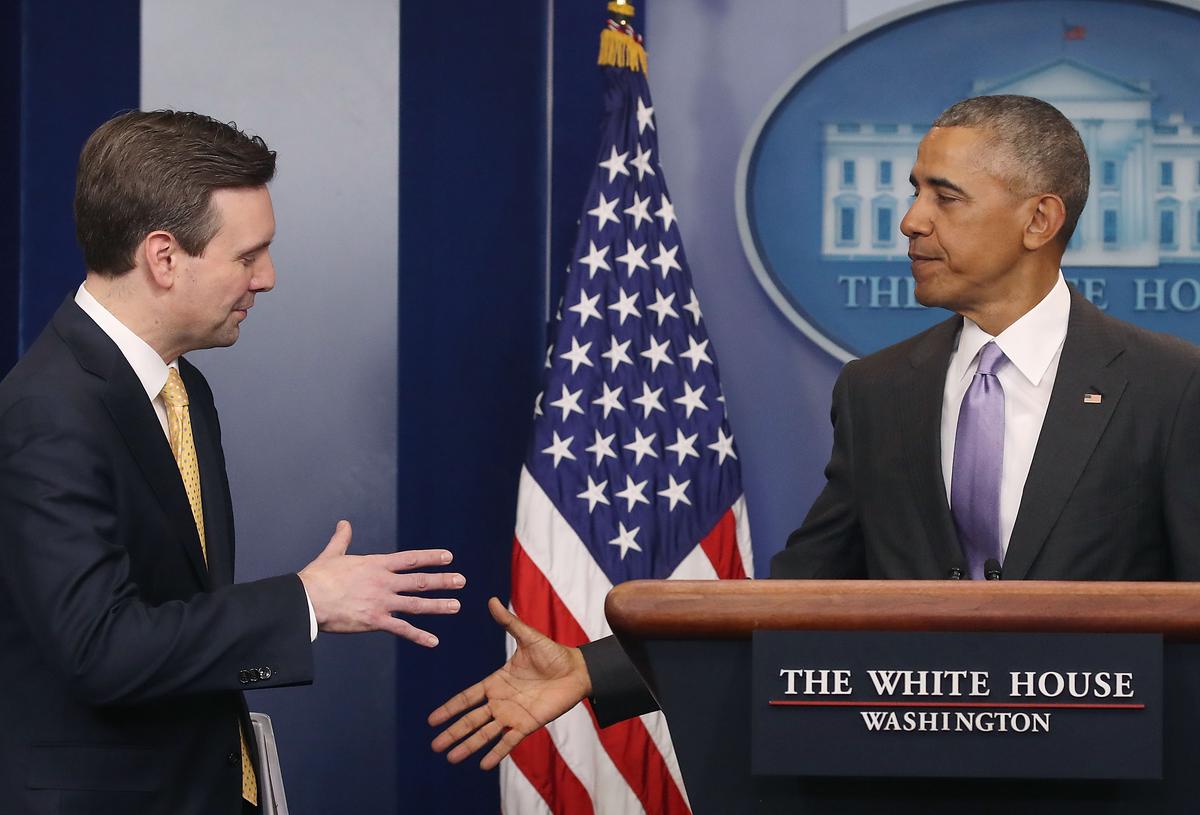 President Barack Obama shakes hands with White House Press Secretary Josh Earnest during his last briefing for the administration at the White House in Washington, DC on Jan. 17, 2017. (Mark Wilson/Getty Images)