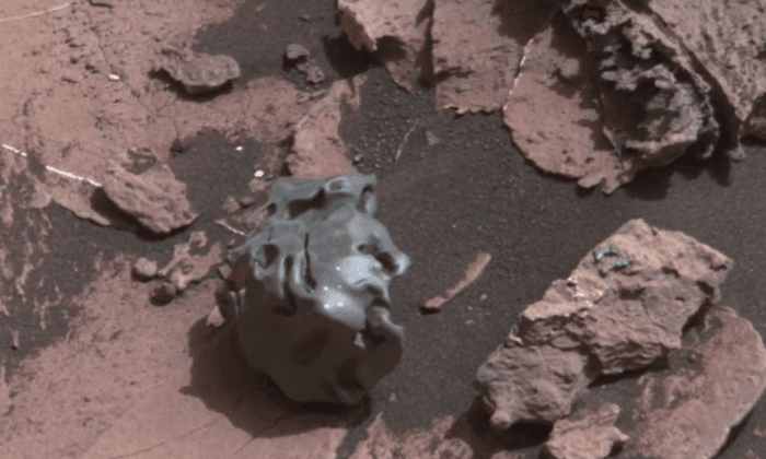 Mars Rover Spots a Potentially Rare Meteorite Made From Iron (Video)