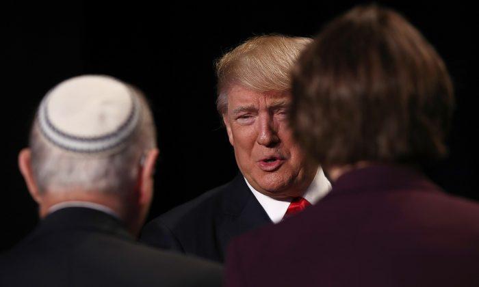 Trump Vows to Repeal Political Limits on Churches
