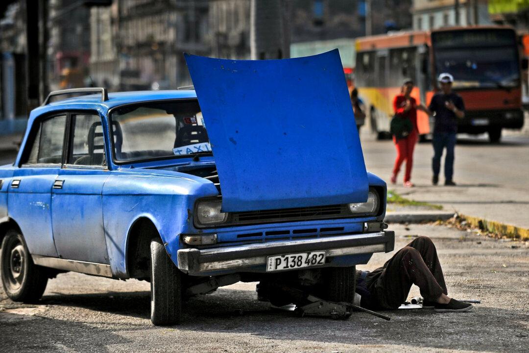 Détente No Help to Cubans