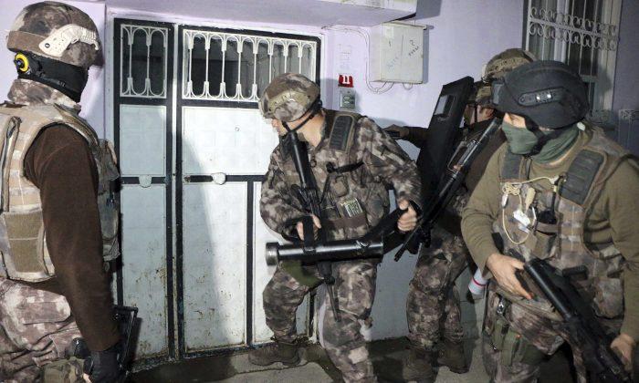 Turkish Police Detain Over 440 People in Anti-ISIS Operation