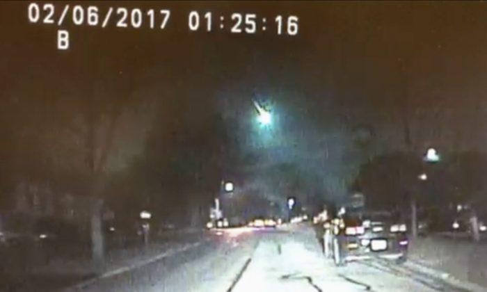 Meteor Over Lake Michigan Lights up Sky in Several States
