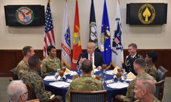 Trump Has Lunch With Troops in Florida