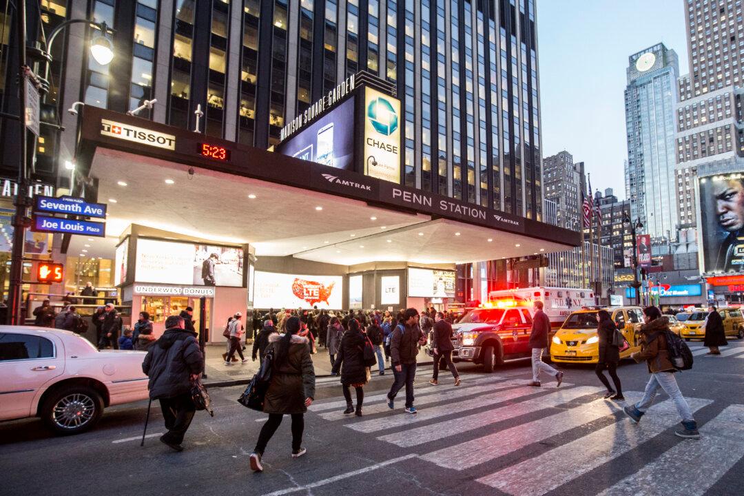 Transportation Secretary Takes Control of Penn Station Overhaul From New York