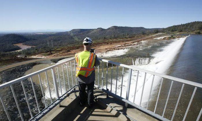 Calif. State Officials Await Dawn to Oroville Dam Spillway