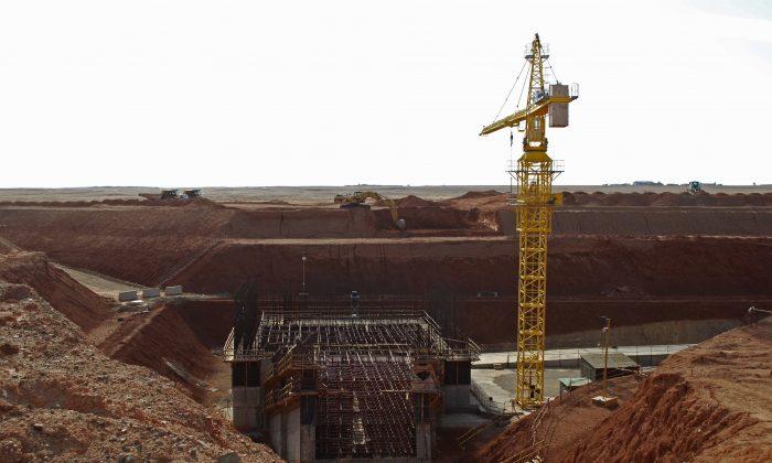 Mongolia Nationalizes Mine, Prompts Warning on Investors