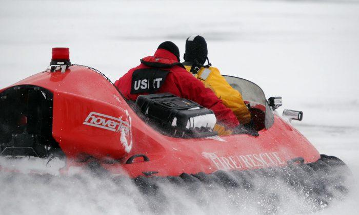 10 Snowmobilers Die in Thinly Frozen Lakes in Mild Northeast
