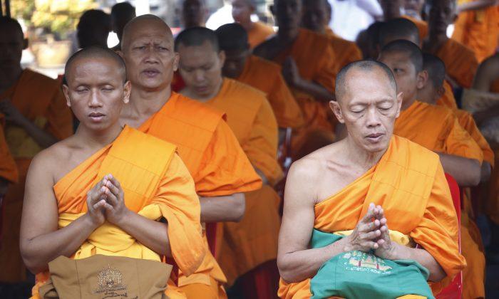 Thai Police Raid Temple Belonging to Buddhist Sect