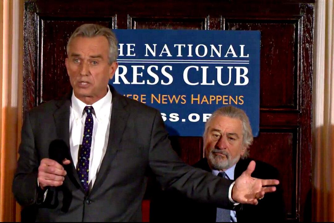 Kennedy Jr., Robert De Niro Offer $100K Prize For Proof of Vaccine Safety