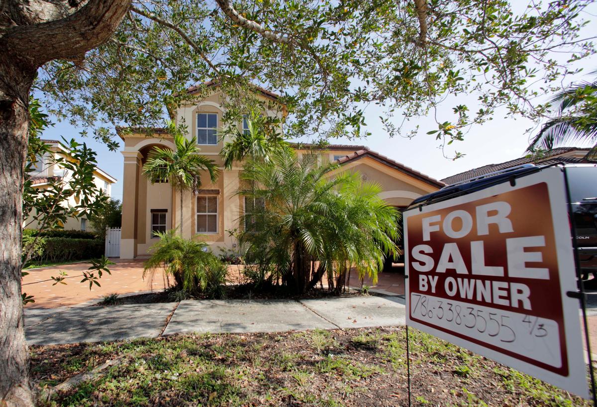 Americans Buy Existing Homes at Fastest Pace in a Decade
