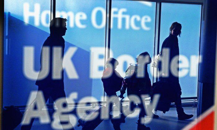 Net Migration to the UK Down by 49,000