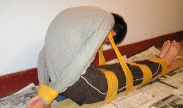 A demonstration showing a form of torture used against Falun Gong practitioners in China (Courtesy of Minghui.org)