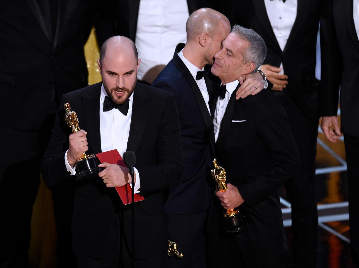 Oscars Flap Eclipses ‘Moonlight’ Win, but Civility Reigns