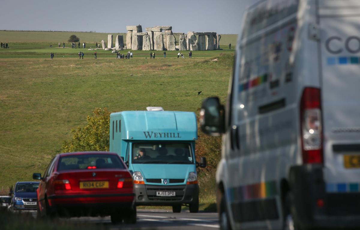 Stonehenge Plagued by Gridlock, but Britain Has a $2.4 B Solution