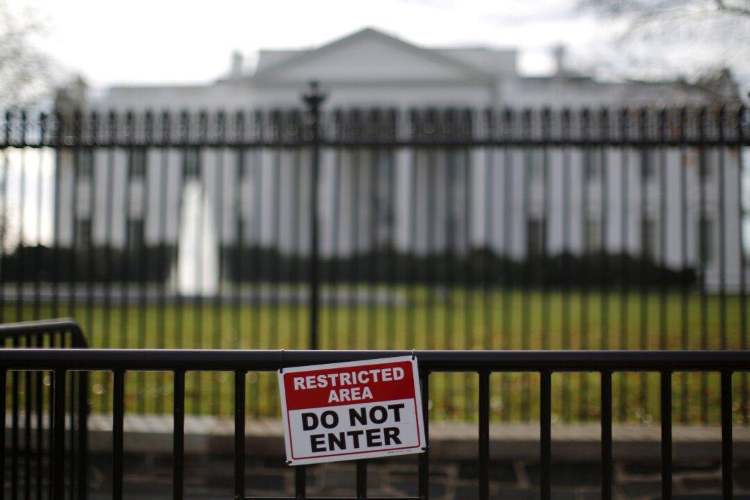 Man Faces 10-year Sentence After Scaling White House Fence