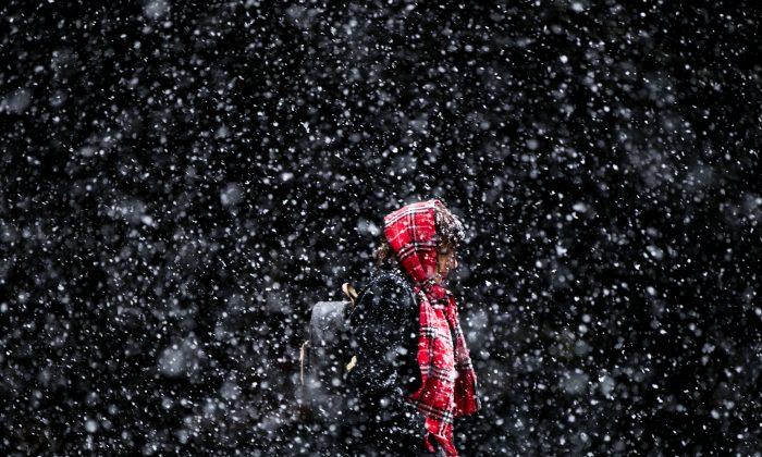 New York Braces for Blizzard; Heat Wave Seen in the West