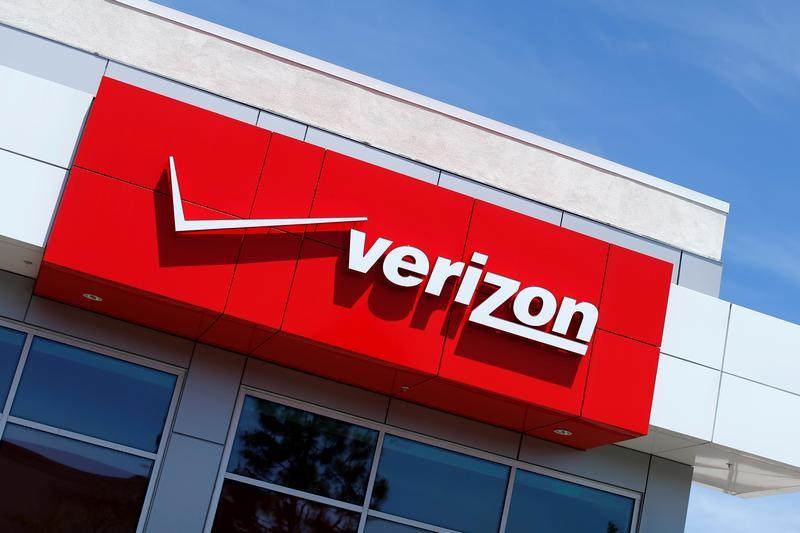 Verizon Sought $925 Million Discount for Yahoo Merger, Got $350 Million