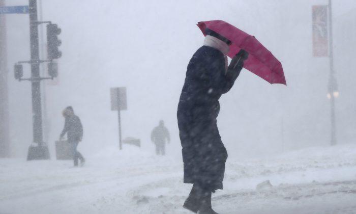 Flight Cancellations Persist as Storm Weakens in U.S. Northeast