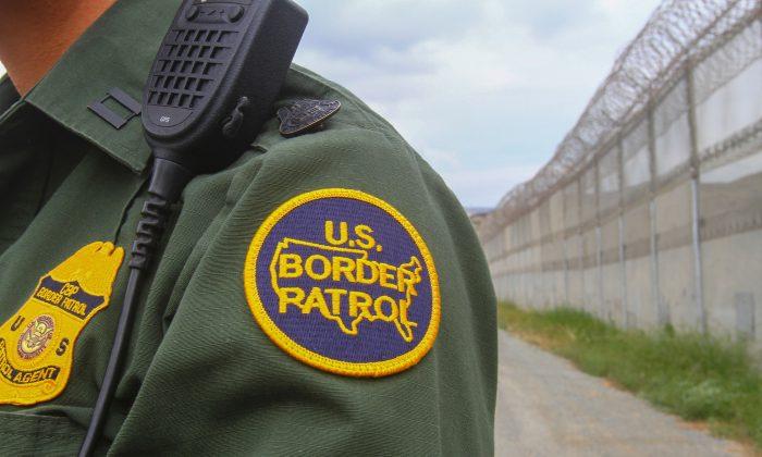 Smugglers Abandon 4-Year-Old Girl Over US Border