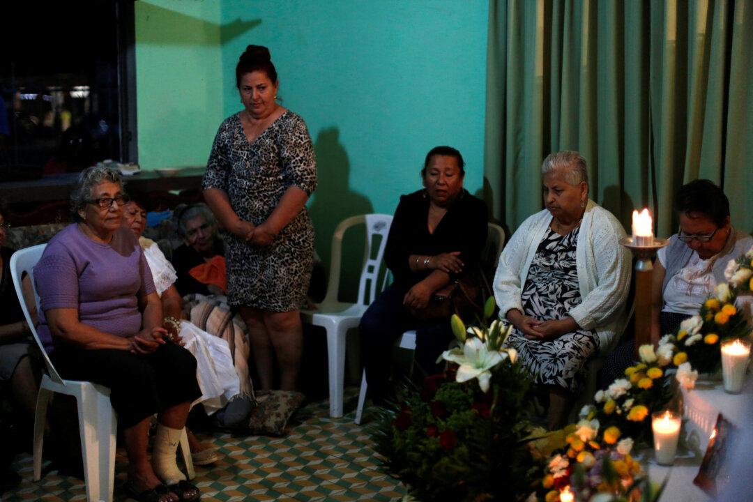 Mexican Parents, Not Authorities, Led Search for Drug-War Mass Grave