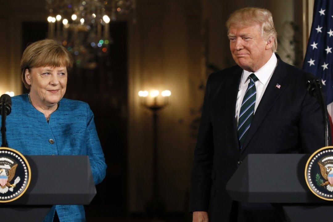Trump Reiterates NATO Support, Presses Merkel on Spending Targets