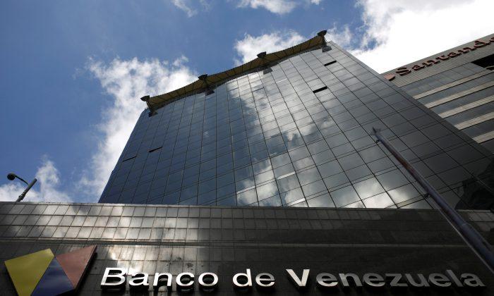 Venezuela Taps Small Banks to Handle Dollar Deals
