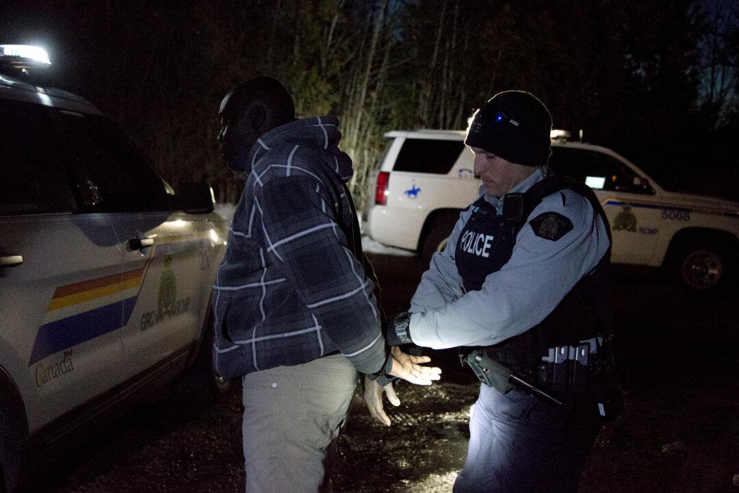 Reuters Poll: Almost Half of Canadians Want Illegal Border Crossers Deported