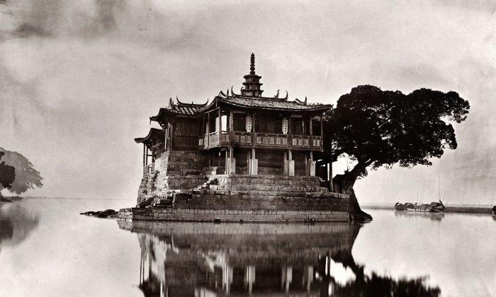 Glimpses of a Lost World Through Early Chinese Photography