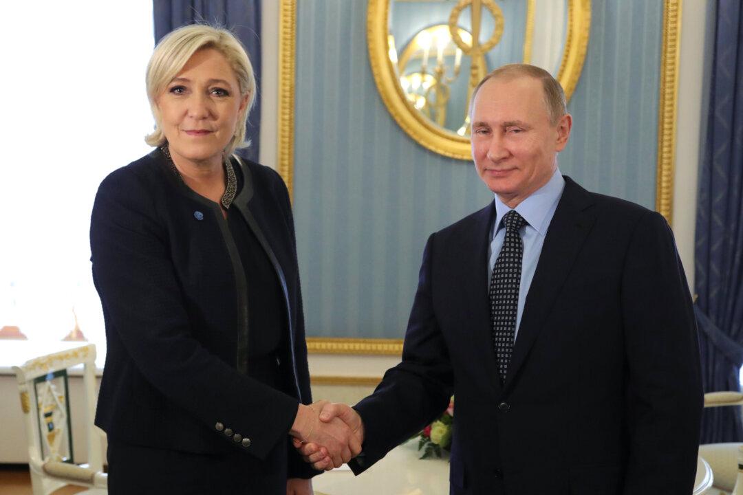 Russia’s Putin Meets French Presidential Contender Le Pen in Kremlin