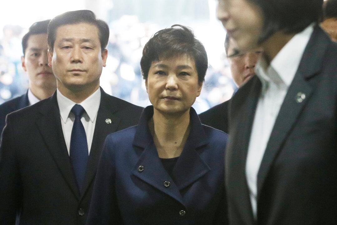 South Korea Court Approves Warrant to Arrest Ousted President Park Geun-Hye