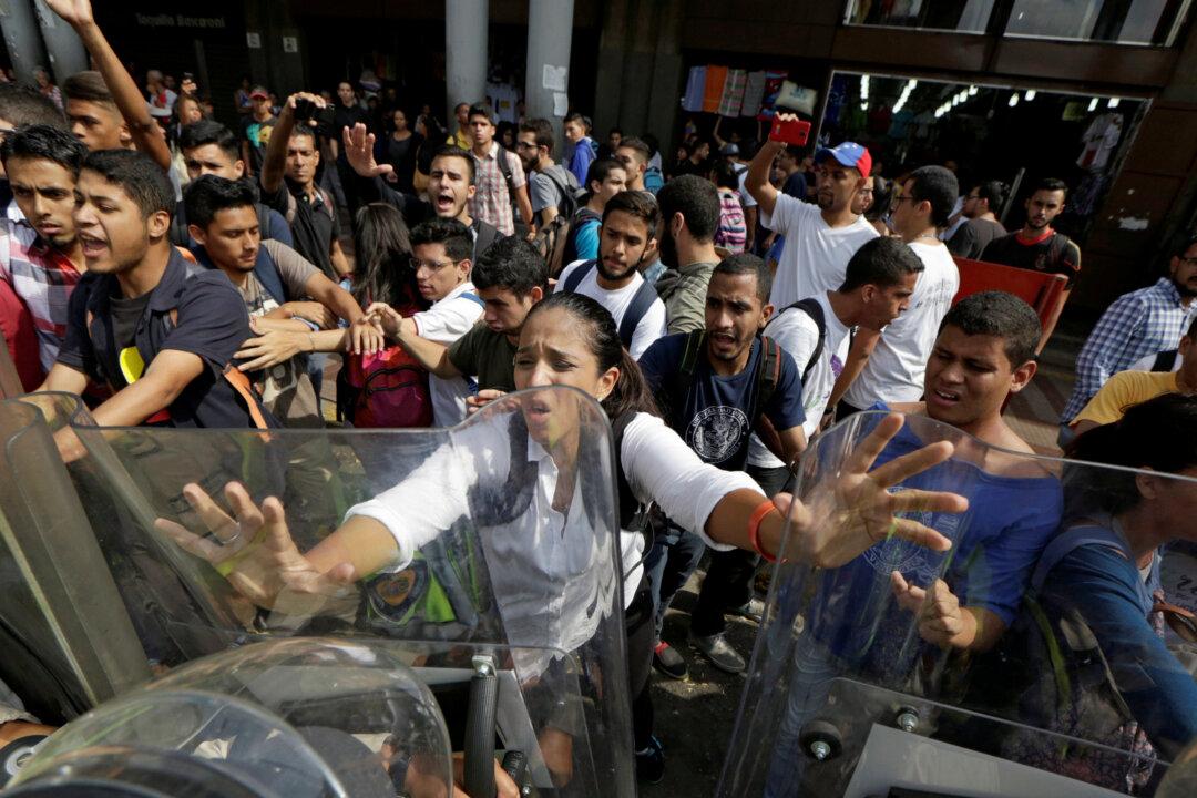 Venezuela Opposition Again Takes to Streets, Pushing for Earlier Election