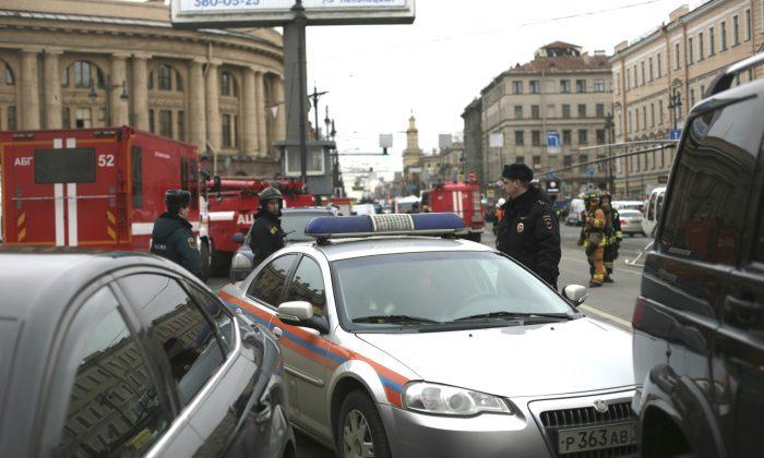 Blast on Russian Subway Kills 10, 2nd Bomb Is Defused