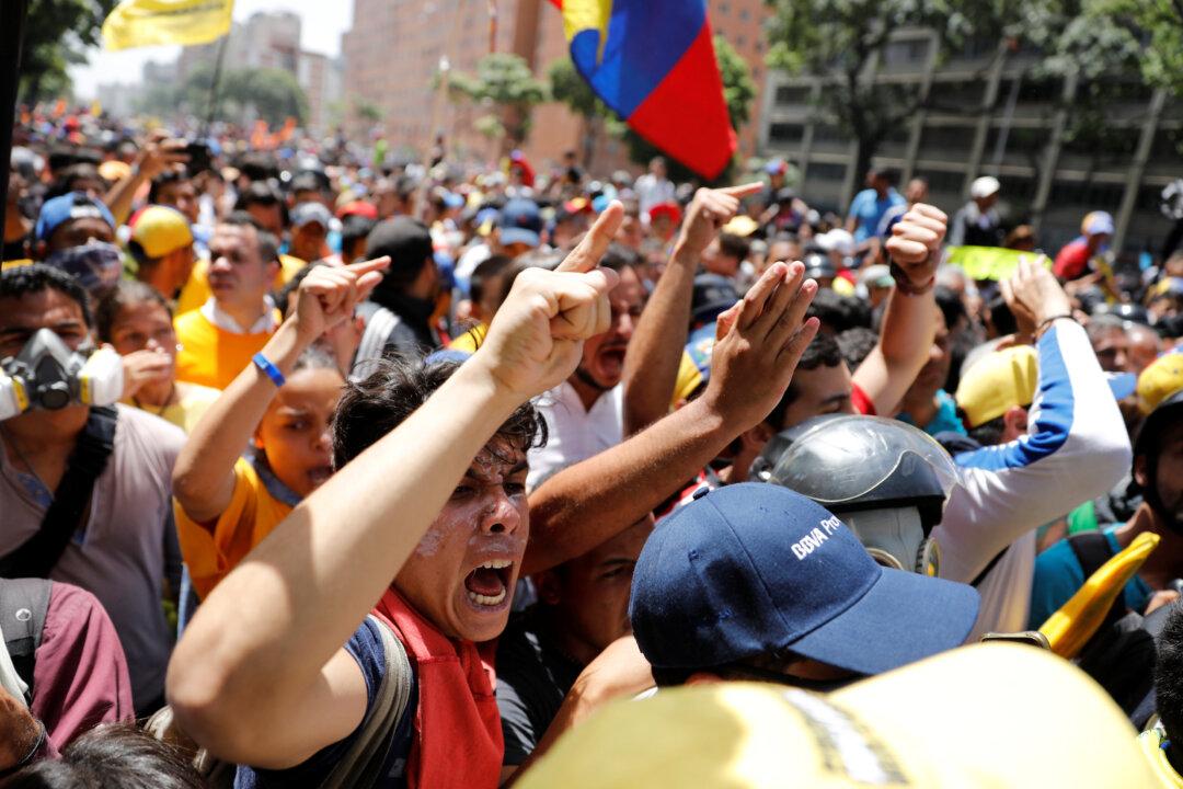 Venezuela Security Forces Clash With Anti-Maduro Protesters