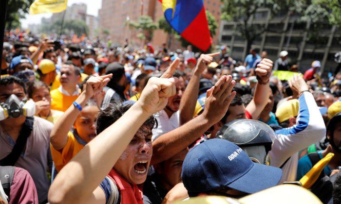 Venezuela Security Forces Clash With Anti-Maduro Protesters