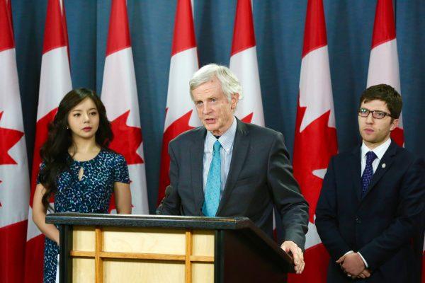 (L-R) Miss World Canada Anastasia Lin, former cabinet minister David Kilgour, and Conservative MP Garnett Genuis at the National Press Theatre in Ottawa on April 4, 2017. (Jonathan Ren/Epoch Times)
