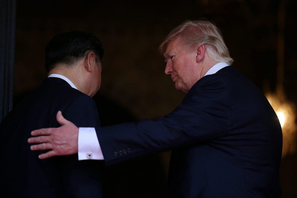 U.S. President Donald Trump welcomes Chinese President Xi Jinping at Mar-a-Lago state in Palm Beach, Florida, on April 6, 2017. (Carlos Barria/Reuters)