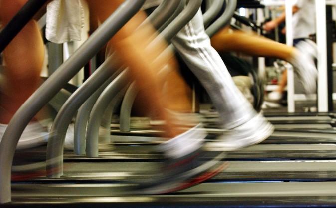 People run/walk on treadmills at a New York Sports Club. (Spencer Platt/Getty Images)