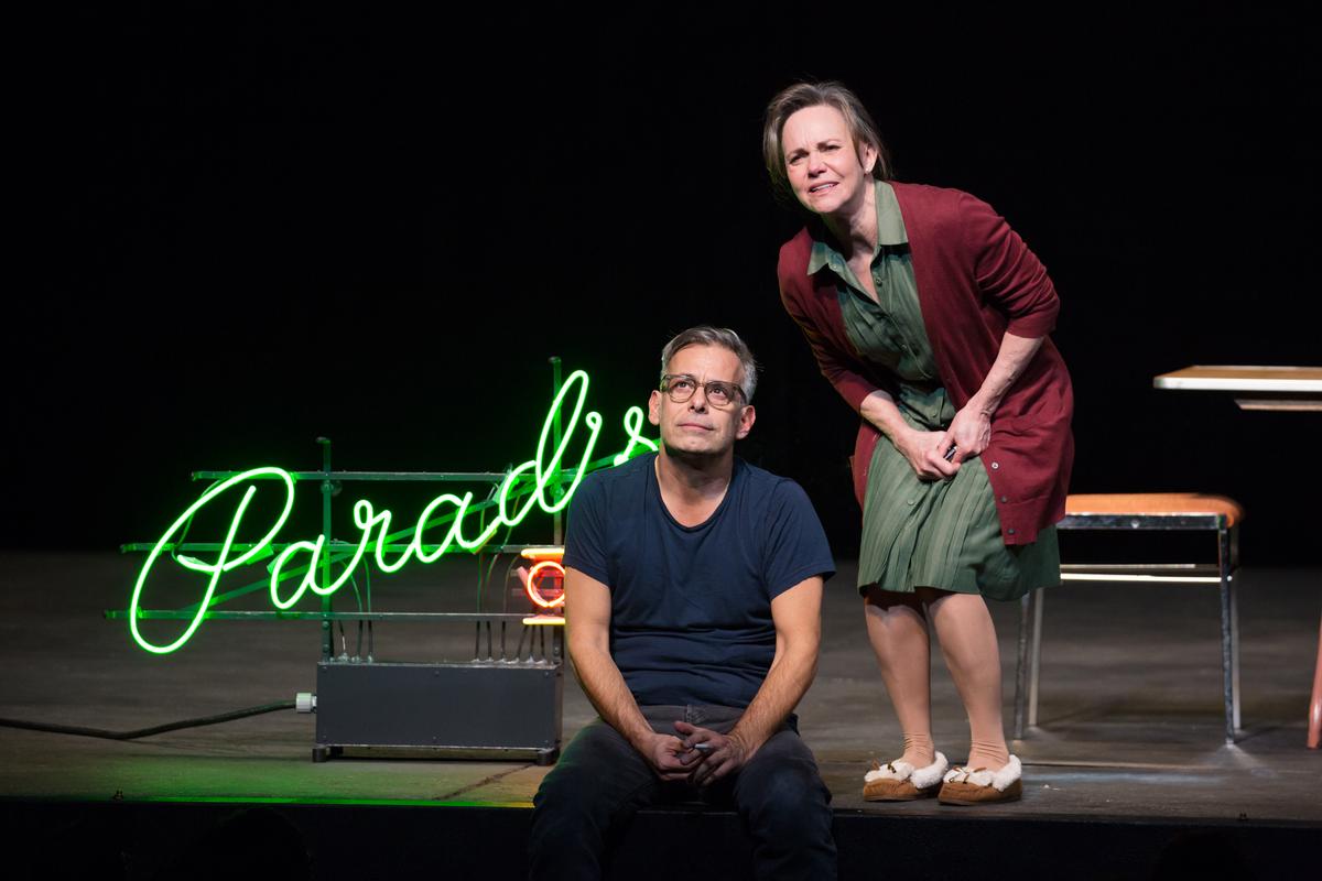 Theater Review: ‘The Glass Menagerie’
