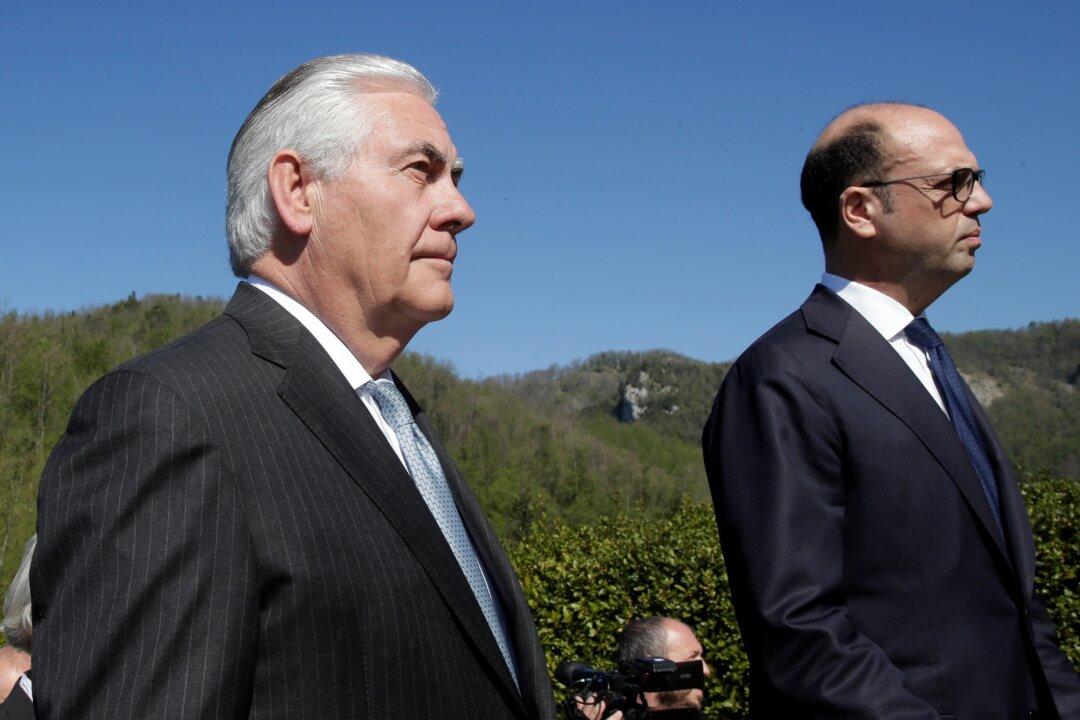 US Air Strike Gives Tillerson a Boost for Moscow Talks