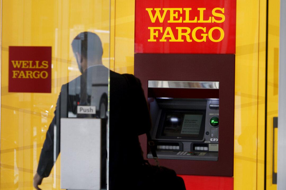 Ex-Wells Fargo Execs Square Off With US Regulator in Trial Over Phony Account Scandal