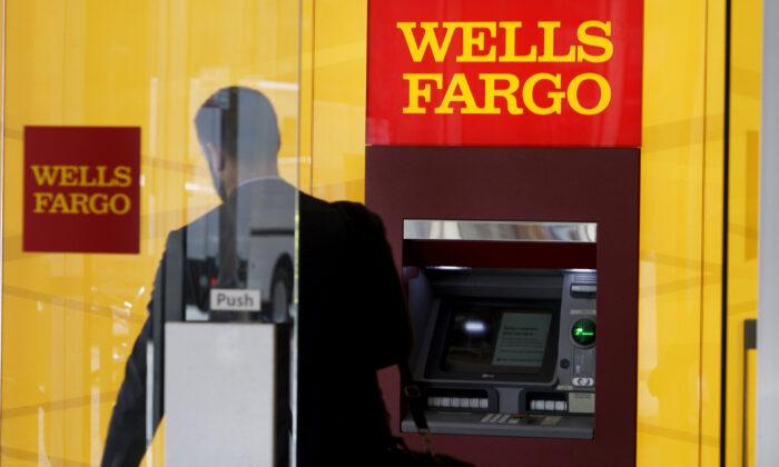 Ex-Wells Fargo Execs Square Off With US Regulator in Trial Over Phony Account Scandal