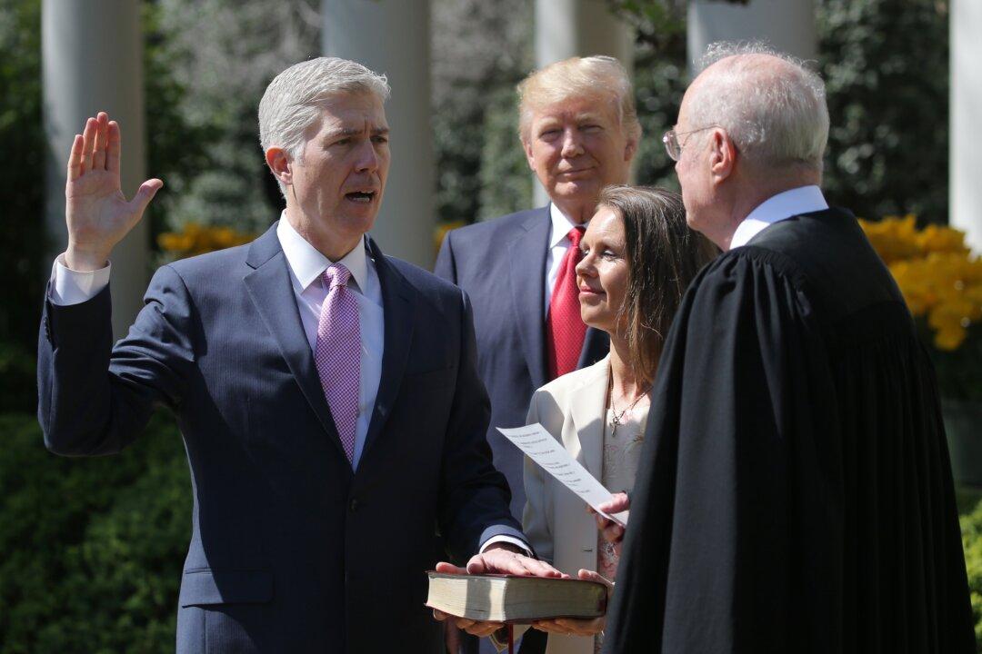 Trump Appointee Gorsuch Energetic in First US High Court Arguments